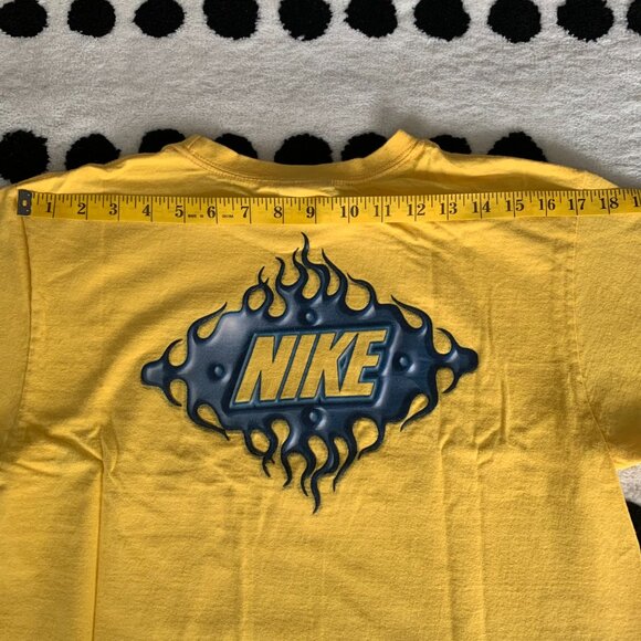 Vintage Nike Swoosh Graphic Print T-Shirt - Picture 7 of 9